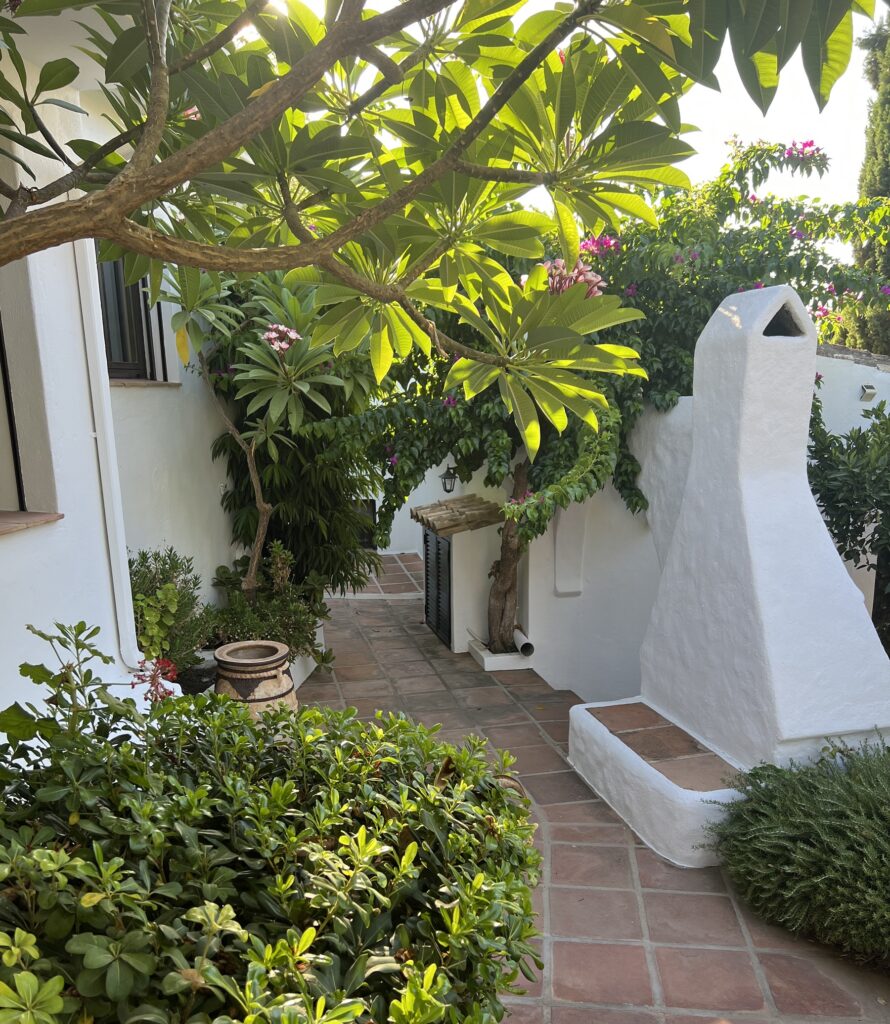 Are you looking for a big villa in Spain for a family vacation?
