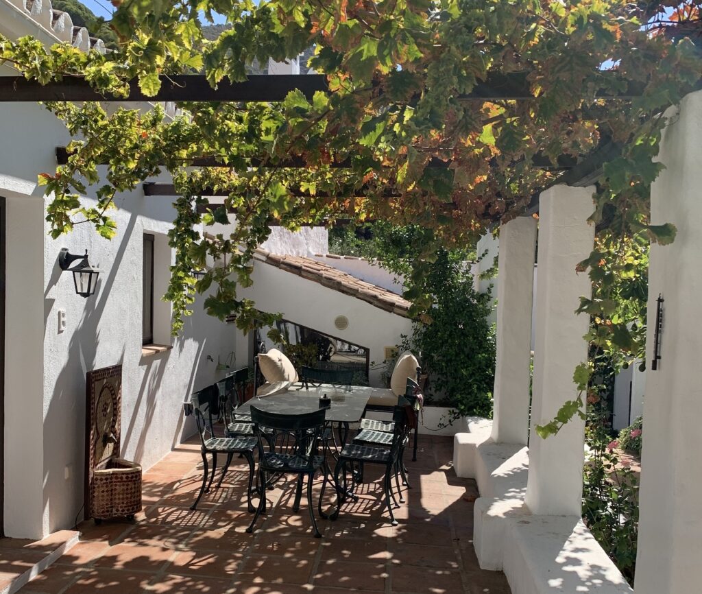 Are you looking for a big villa in Spain for a family vacation?